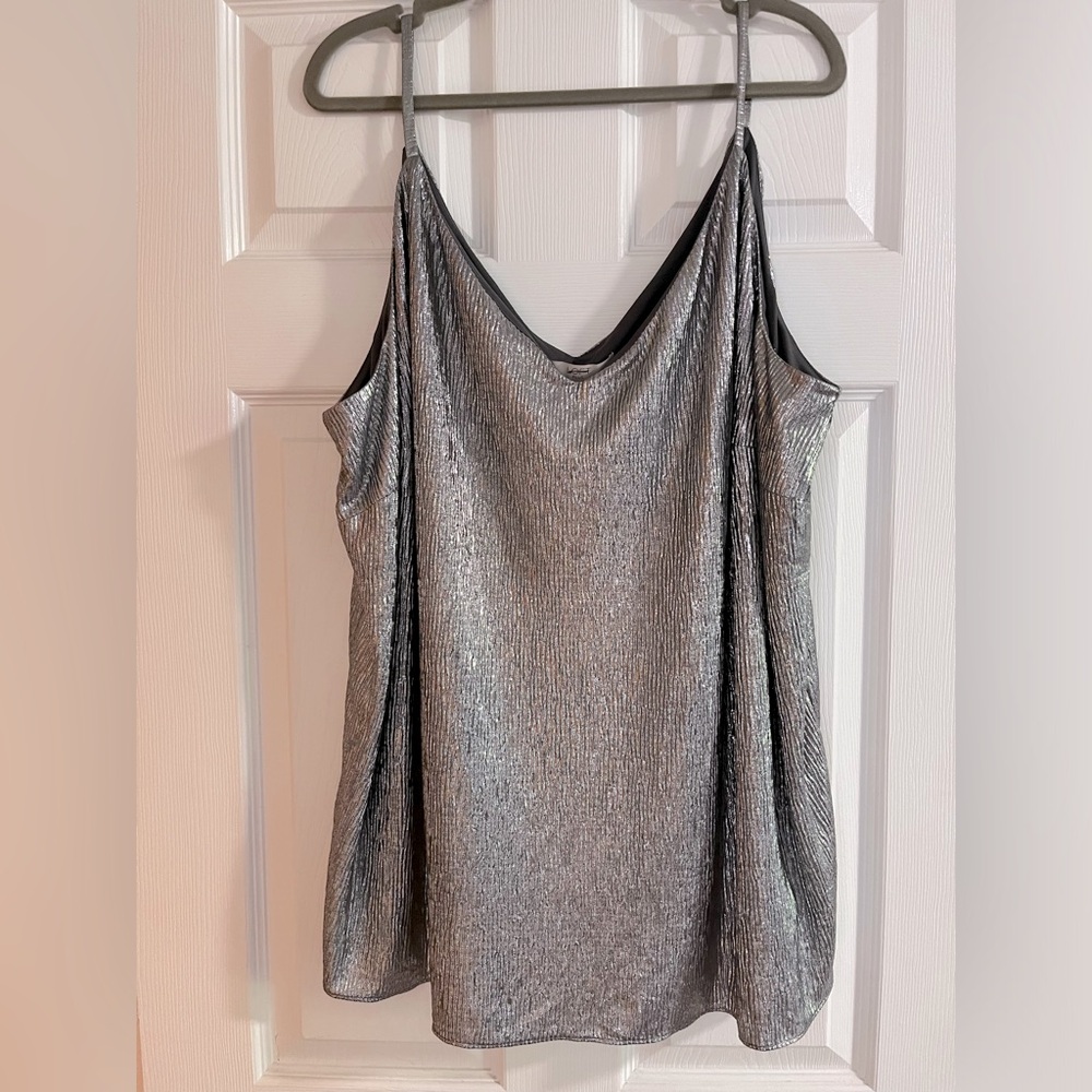 BNWT SIZE 24 GORGEOUS SHINY TANK TOP BY LOFT PLUS